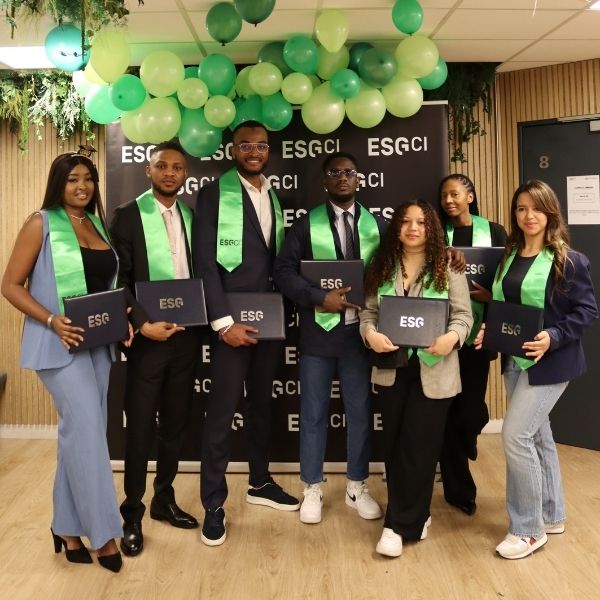 Groupe d'étudiants diplômés 